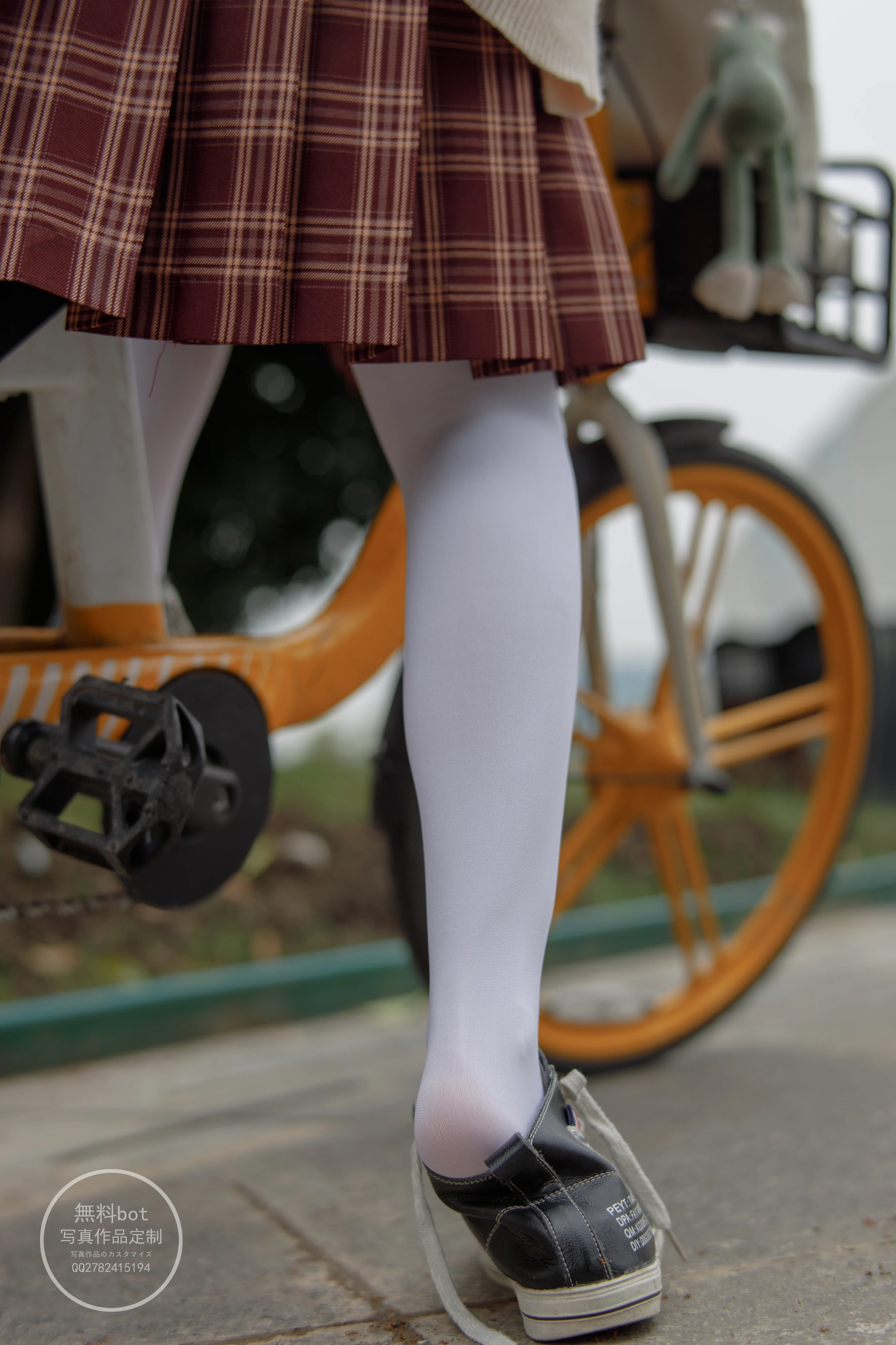 森萝财团 有料006  依依 户外白丝JK制服 [90P]插图4